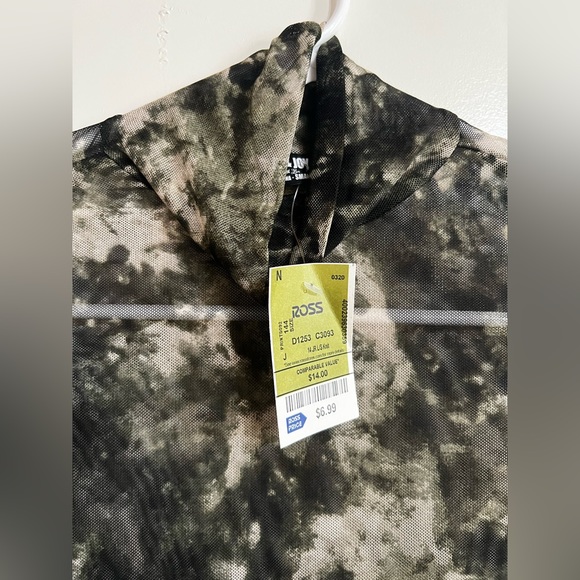 Multi Color Mesh Cropped L-Sleeve - Picture 2 of 9